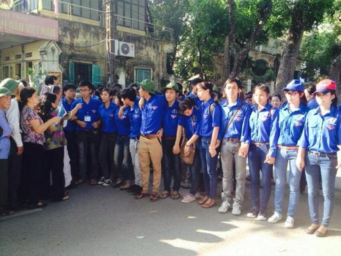 Ngày cuối viếng Đại tướng ở nhà riêng: Người người đổ về không ngớt - ảnh 16