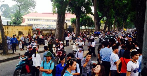Ngày cuối viếng Đại tướng ở nhà riêng: Người người đổ về không ngớt - ảnh 6