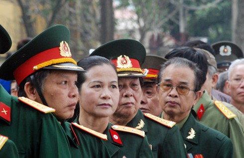 Ngày cuối viếng Đại tướng ở nhà riêng: Người người đổ về không ngớt - ảnh 31