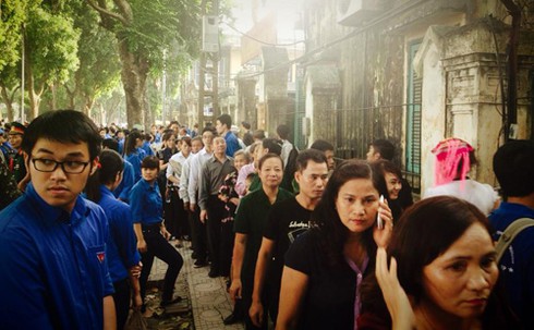 Ngày cuối viếng Đại tướng ở nhà riêng: Người người đổ về không ngớt - ảnh 10