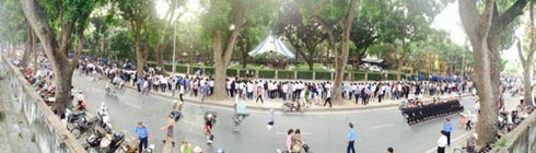 Ngày cuối viếng Đại tướng ở nhà riêng: Người người đổ về không ngớt - ảnh 12