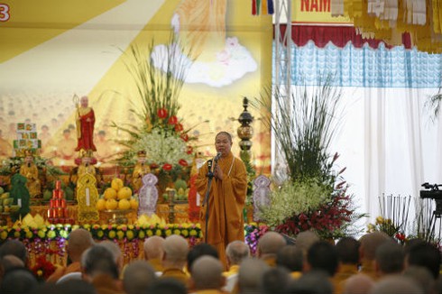 Rơi lệ trước lễ cầu siêu nạn nhân tử vong vì tai nạn giao thông - ảnh 2