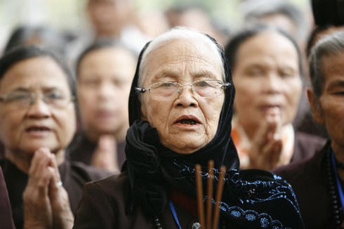 Rơi lệ trước lễ cầu siêu nạn nhân tử vong vì tai nạn giao thông - ảnh 7