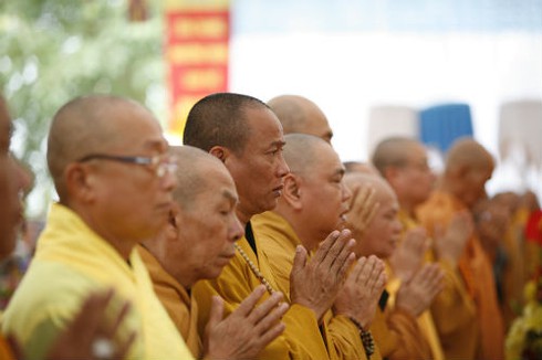 Rơi lệ trước lễ cầu siêu nạn nhân tử vong vì tai nạn giao thông - ảnh 9