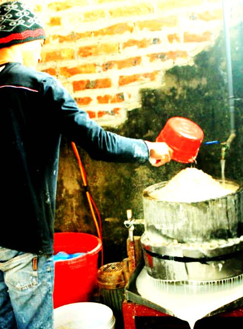 Làng Bánh đa Ngự Câu nhộn nhịp vào ca Tết - ảnh 2