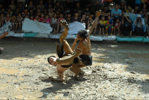 Lễ hội vật cầu bùn độc đáo nhất Việt Nam - ảnh 6
