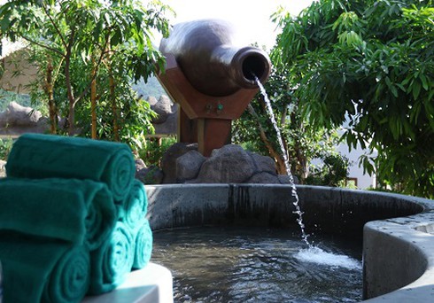 Đến núi Thần Tài tắm khoáng thảo dược - ảnh 3