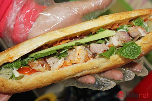 Lạ miệng với bánh mỳ heo quay Đà Nẵng tại Hà Nội - ảnh 1
