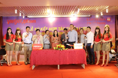 Vietjet và Lotteria Việt Nam ký kết hợp tác chiến lược - ảnh 2