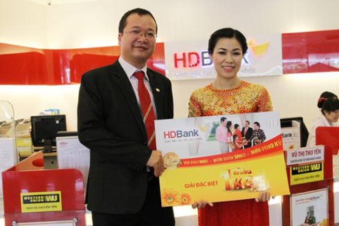 HDBank trao thưởng 01 kg vàng SJC cho khách hàng may mắn - ảnh 1