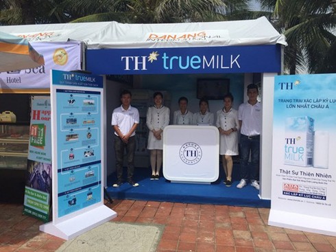 Nhận quà TH true Milk tại cuộc thi Marathon Quốc tế - ảnh 1