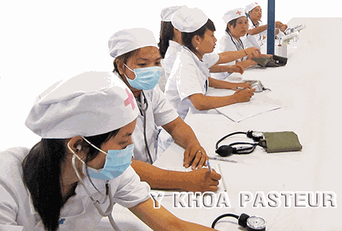 Đổ xô học nghề Y vì việc nhàn lương cao? - ảnh 1