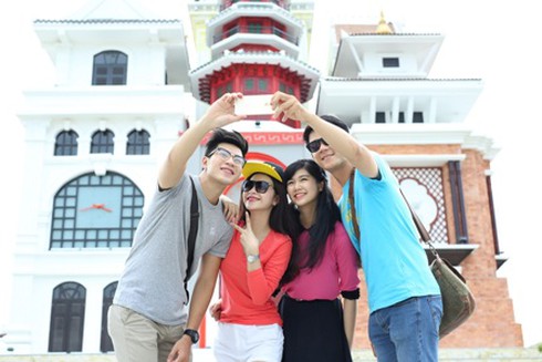 Đại sứ nhỏ nhất Làng trẻ SOS thế giới hát quốc ca Việt Nam - ảnh 1