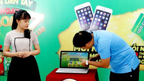 Xé nhãn liền tay, trúng ngay Iphone 7 Plus - ảnh 1