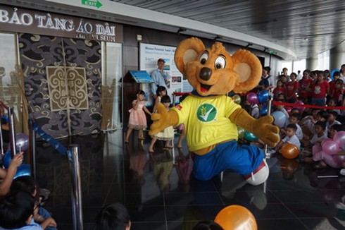 Tết thiếu nhi vui vẻ cho trẻ em kém may mắn - ảnh 2