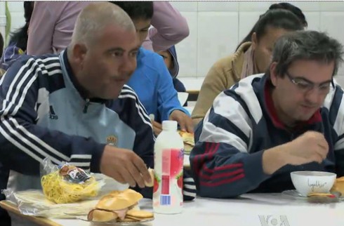 Tây Ban Nha: Cái đói đã 'gõ cửa' từng gia đình - ảnh 2