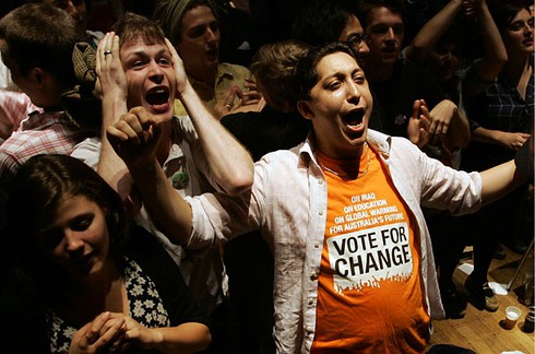 Muôn kiểu ăn mừng chiến thắng cho ông Obama của người dân thế giới - ảnh 12