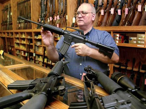 AK-47 'đắt như tôm tươi' sau khi ông Obama thắng cử - ảnh 1