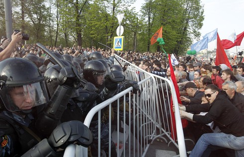 Tổng thống Nga Putin lại bị biểu tình phản đối - ảnh 2