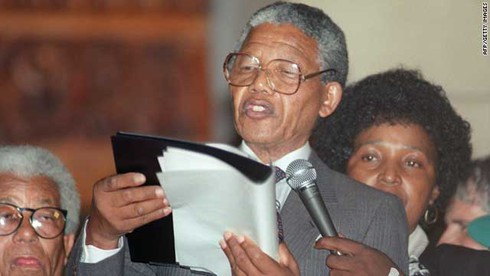 Cuộc đời vĩ đại của Nelson Mandela qua ảnh - ảnh 11