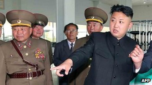 Triều Tiên dọa giết kẻ đưa tin Kim Jong-un tặng sách của Hitler - ảnh 1