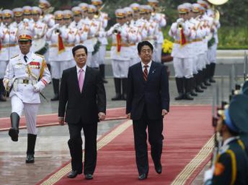 Biển Hoa Đông bất ổn, Thủ tướng Nhật đẩy mạnh 'kết thân' với ASEAN - ảnh 1