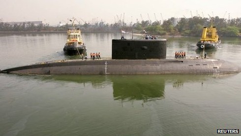 Ấn Độ: Nổ tàu ngầm, 18 thủy thủ nguy kịch - ảnh 1