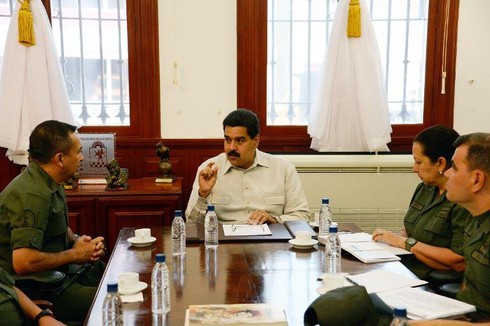 Venezuela dọa đuổi hết các nhà ngoại giao Mỹ - ảnh 1