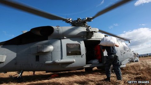 Hàng vạn người dân Philippines đã nhận được hàng cứu trợ - ảnh 4