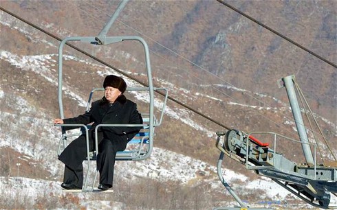 Năm mới, Kim Jong-un khoe ‘chiến công’ tử hình chú - ảnh 1