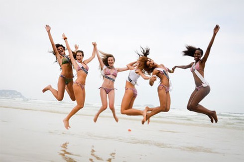 Người dân thế giới làm gì để may mắn cả năm? - ảnh 3