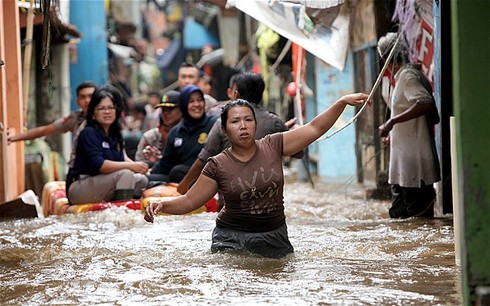 Indonesia: Thủ đô ngập trắng, 30.000 người sơ tán - ảnh 1