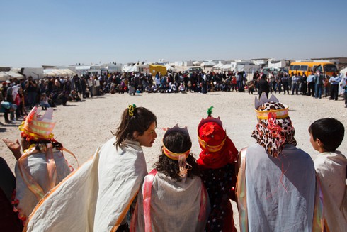 Syria: Những đứa trẻ tìm tiếng cười sau hàng rào thép gai - ảnh 2