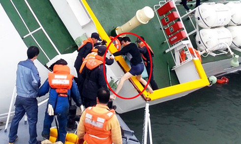 Video: Thuyền trưởng phà Sewol bỏ chạy... trước cả hành khách - ảnh 1