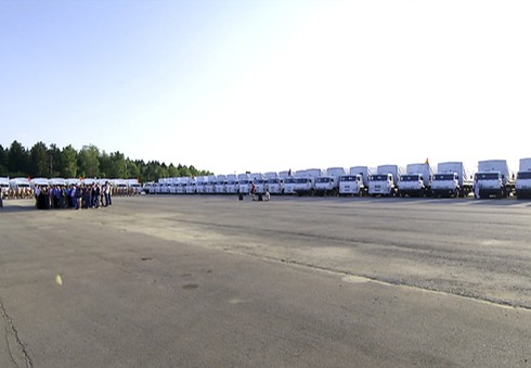 Bên trong xe tải cứu trợ của Nga sang Ukraine có gì? - ảnh 2