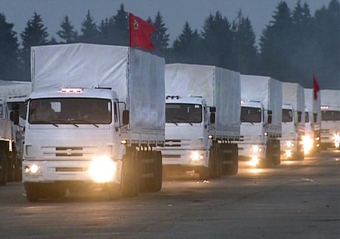 Bên trong xe tải cứu trợ của Nga sang Ukraine có gì? - ảnh 1