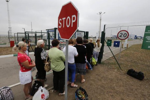 Quân đội Ukraine dồn sức tấn công “đầu não” ly khai ở miền Đông - ảnh 2