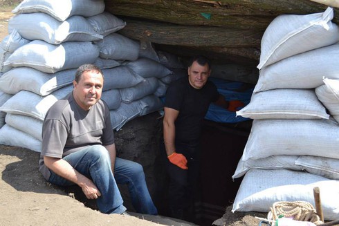 Ukraine: Người đào hào, người tháo chạy khỏi Mariupol - ảnh 10