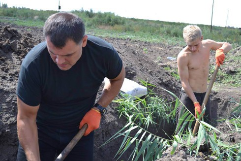 Ukraine: Người đào hào, người tháo chạy khỏi Mariupol - ảnh 5