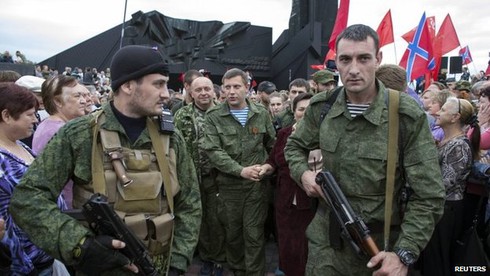 Ukraine tiếp nhận 1.200 tù binh, thách quân ly khai đánh Mariupol - ảnh 1