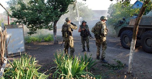 Quân đội Ukraine bị vây chặt tại Luhansk, 12 binh sĩ thiệt mạng - ảnh 1