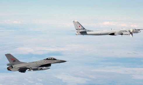 NATO náo loạn vì hoạt động bất thường của máy bay Nga - ảnh 1