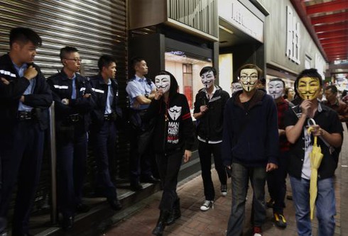 Hong Kong: Cảnh sát và người biểu tình lại đối đầu - ảnh 2
