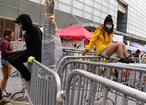 Hong Kong dọn dẹp các địa điểm biểu tình - ảnh 3