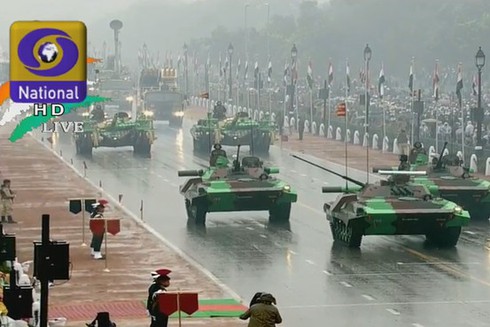 Ấn Độ khoe dàn vũ khí