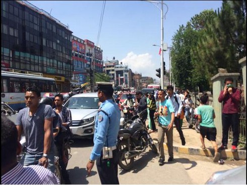 Tin thế giới 18h30: Người dân Nepal lại khốn đốn vì động đất - ảnh 1