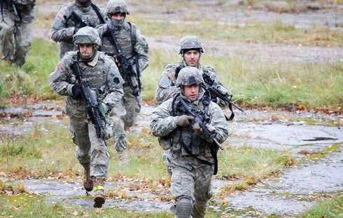 Mỹ sẽ tham chiến khắp thế giới nếu bà Hillary Clinton làm tổng thống? - ảnh 1