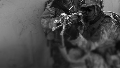 IS lăm le tấn công 77 căn cứ của Mỹ và NATO - ảnh 1