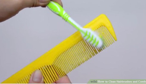 Cách làm sạch lược chải tóc cực nhanh và đơn giản - ảnh 5