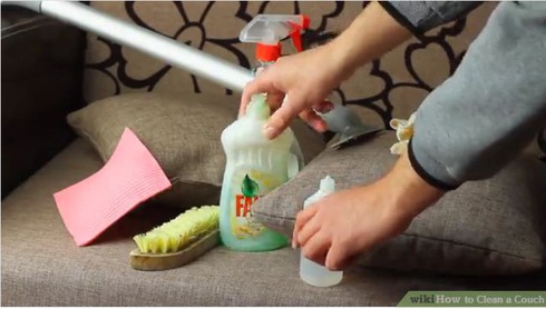 Cách làm sạch ghế sofa vải nhanh, gọn - ảnh 1